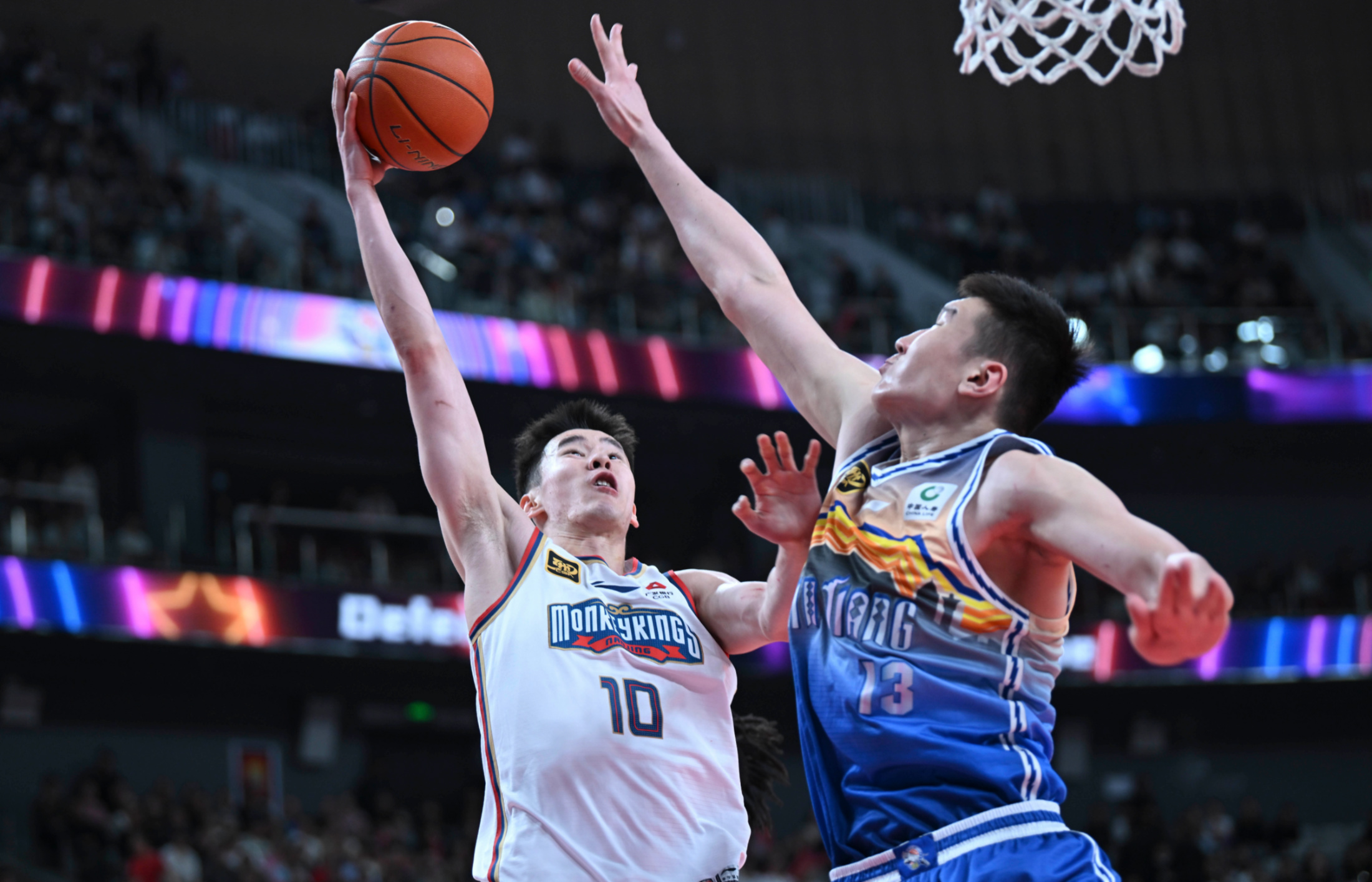 冲刺阶段拜仁慕尼黑调整名单以备荷甲，强势反弹环节打磨，信心回归，年轻球员得到机会的简单介绍